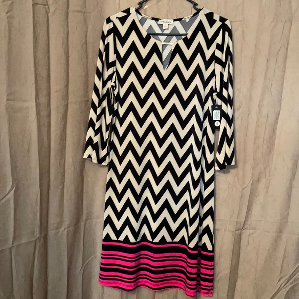 Messini Ladies size S dress with keyhole neckline and chevron stripes
